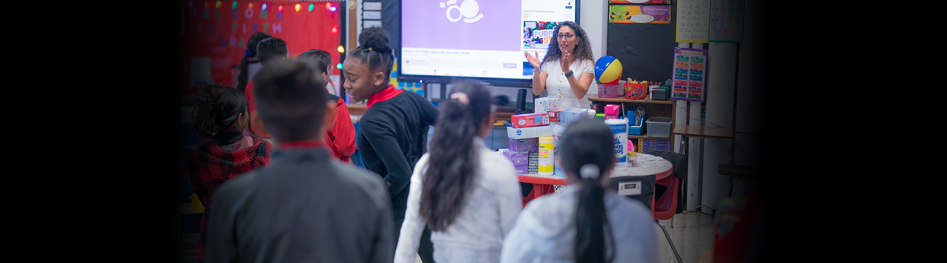 SCS Teacher in classroom teaching to students.